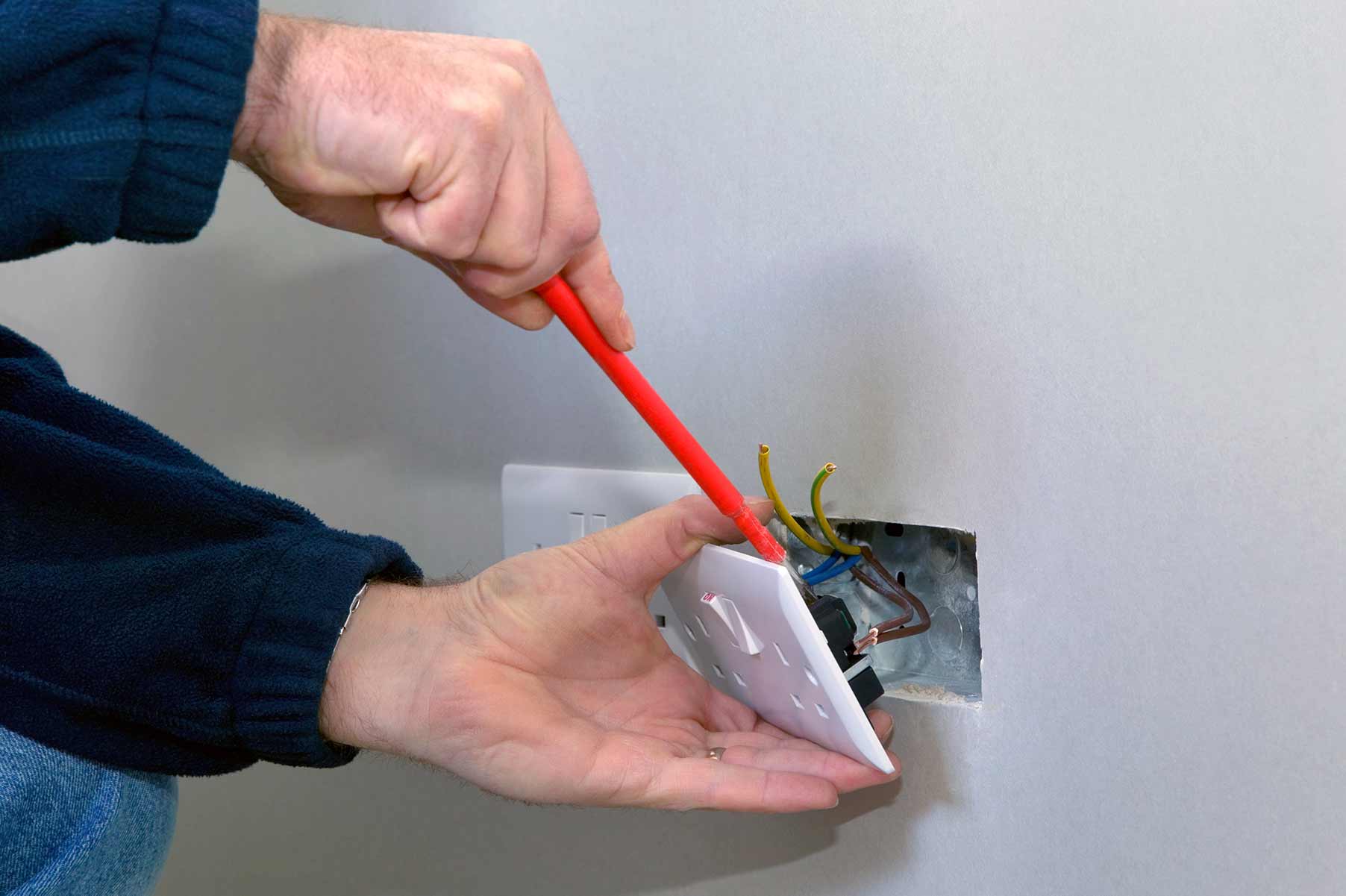 Our electricians can install plug sockets for domestic and commercial proeprties in Kidlington and the local area. 